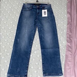 5 pocket design, stylish, never worn.